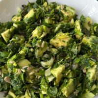 סלט כרפס אבוקדו ועשבי תיבול